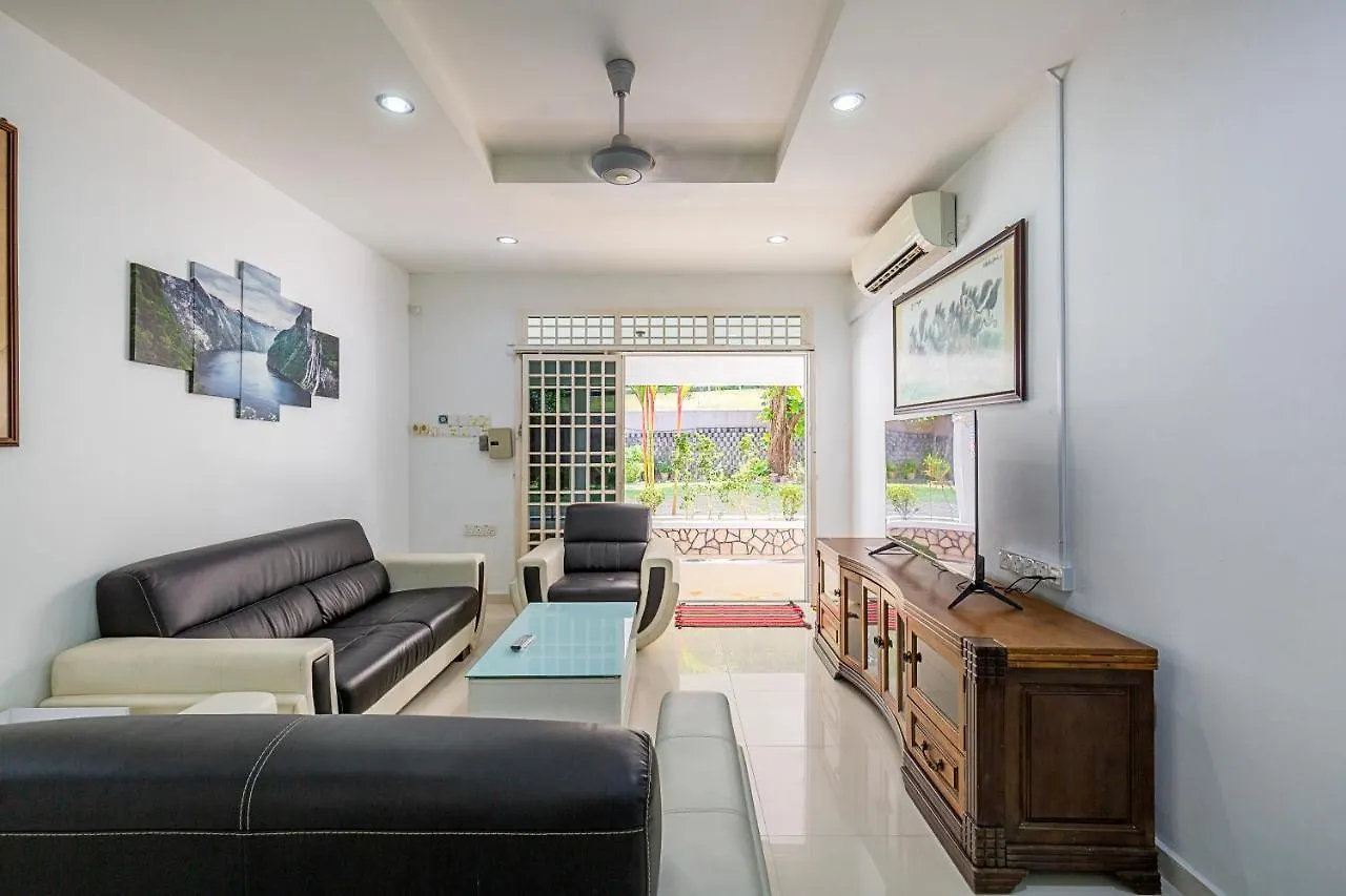 Seaside Private Bungalow, Tg Bungah Tandzsung Bungah Villa
