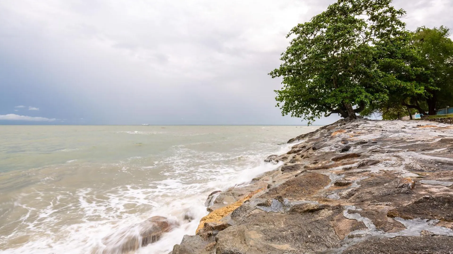 Seaside Private Bungalow, Tg Bungah Tandzsung Bungah Villa