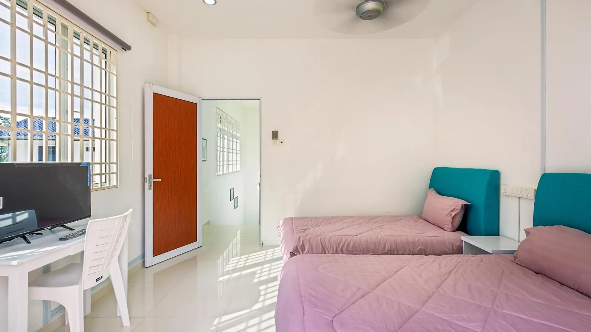 Villa Seaside Private Bungalow, Tg Bungah Tandzsung Bungah