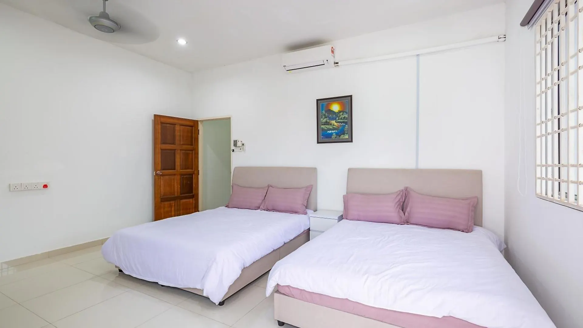 Villa Seaside Private Bungalow, Tg Bungah Tandzsung Bungah